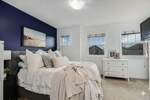 1065 Kingston Crescent Se, Airdrie, AB - Indoor Photo Showing Bedroom