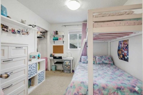1065 Kingston Crescent Se, Airdrie, AB - Indoor Photo Showing Bedroom