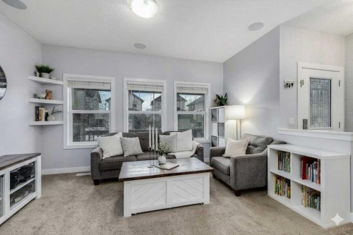 1065 Kingston Crescent Se, Airdrie, AB - Indoor Photo Showing Living Room