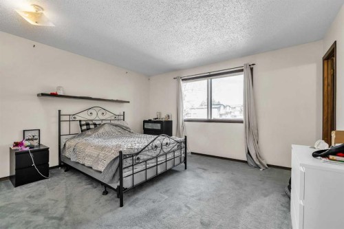 140 Dalhousie Road Nw, Calgary, AB - Indoor Photo Showing Bedroom