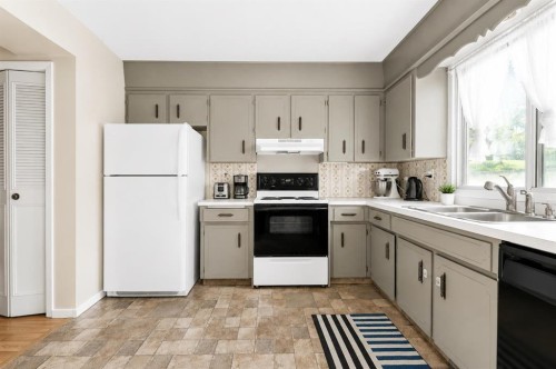 140 Dalhousie Road Nw, Calgary, AB - Indoor Photo Showing Kitchen With Double Sink