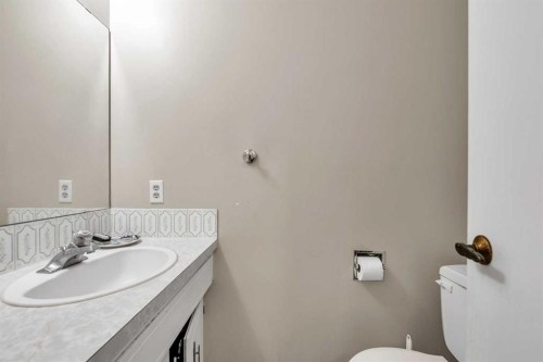 140 Dalhousie Road Nw, Calgary, AB - Indoor Photo Showing Bathroom