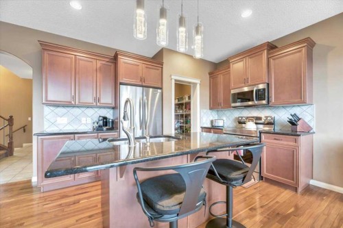 8 Sunset Square, Cochrane, AB - Indoor Photo Showing Kitchen