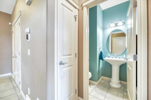 8 Sunset Square, Cochrane, AB - Indoor Photo Showing Bathroom