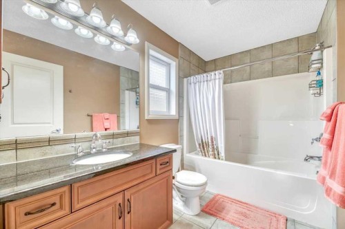 8 Sunset Square, Cochrane, AB - Indoor Photo Showing Bathroom