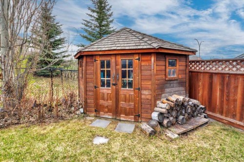 8 Sunset Square, Cochrane, AB - Outdoor