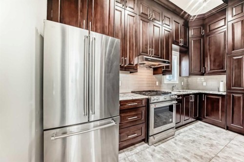 602 22 Avenue Ne, Calgary, AB - Indoor Photo Showing Kitchen With Upgraded Kitchen