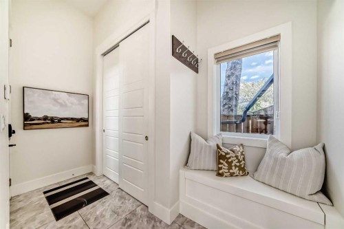 602 22 Avenue Ne, Calgary, AB - Indoor Photo Showing Other Room