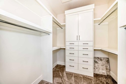 602 22 Avenue Ne, Calgary, AB - Indoor Photo Showing Other Room