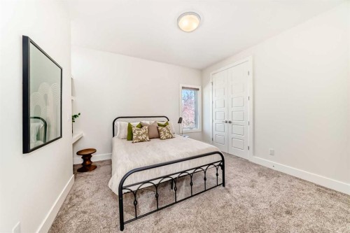 602 22 Avenue Ne, Calgary, AB - Indoor Photo Showing Bedroom