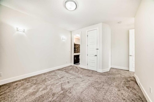 602 22 Avenue Ne, Calgary, AB - Indoor Photo Showing Other Room