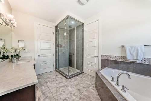 602 22 Avenue Ne, Calgary, AB - Indoor Photo Showing Bathroom
