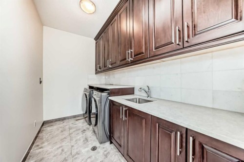 602 22 Avenue Ne, Calgary, AB - Indoor Photo Showing Laundry Room