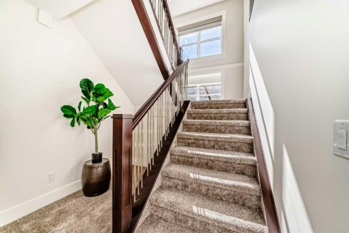 602 22 Avenue Ne, Calgary, AB - Indoor Photo Showing Other Room
