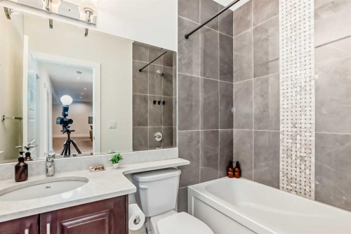 602 22 Avenue Ne, Calgary, AB - Indoor Photo Showing Bathroom