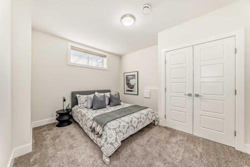 602 22 Avenue Ne, Calgary, AB - Indoor Photo Showing Bedroom