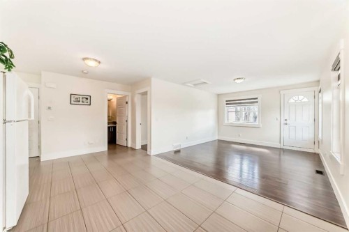 602 22 Avenue Ne, Calgary, AB - Indoor Photo Showing Other Room