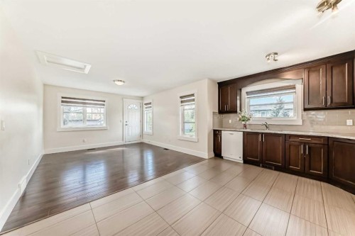 602 22 Avenue Ne, Calgary, AB - Indoor Photo Showing Kitchen
