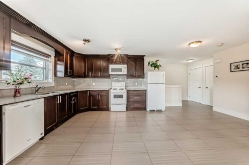 602 22 Avenue Ne, Calgary, AB - Indoor Photo Showing Kitchen