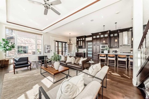 602 22 Avenue Ne, Calgary, AB - Indoor Photo Showing Living Room