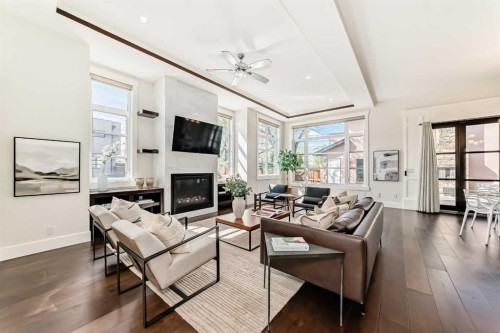 602 22 Avenue Ne, Calgary, AB - Indoor Photo Showing Kitchen With Upgraded Kitchen