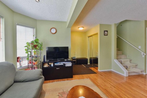 125 Costa Mesa Close Ne, Calgary, AB - Indoor Photo Showing Living Room