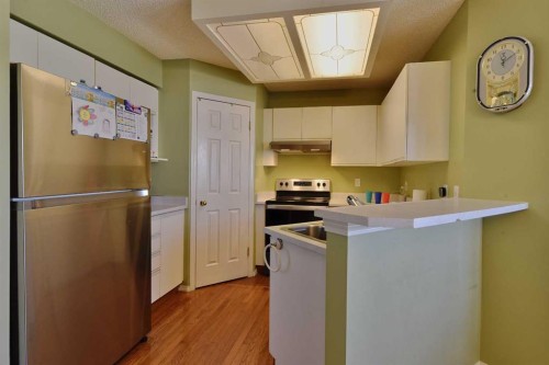 125 Costa Mesa Close Ne, Calgary, AB - Indoor Photo Showing Kitchen