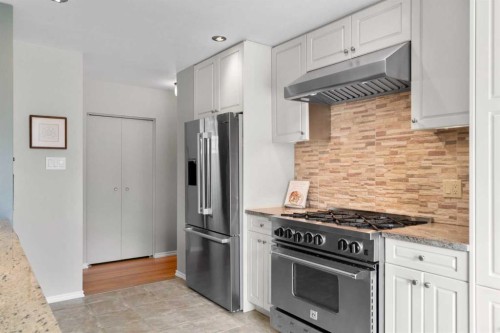 10220 Maple Grove Place Se, Calgary, AB - Indoor Photo Showing Kitchen With Upgraded Kitchen