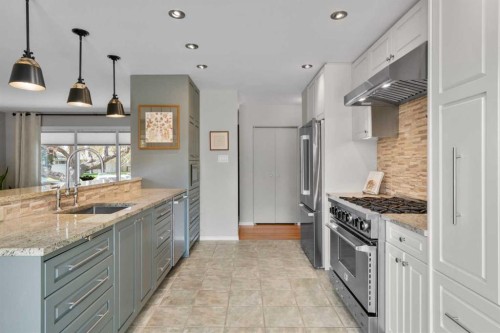 10220 Maple Grove Place Se, Calgary, AB - Indoor Photo Showing Kitchen With Upgraded Kitchen