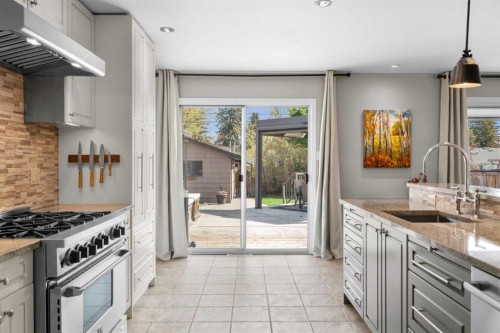 10220 Maple Grove Place Se, Calgary, AB - Indoor Photo Showing Kitchen With Upgraded Kitchen