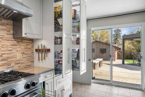 10220 Maple Grove Place Se, Calgary, AB - Indoor Photo Showing Kitchen