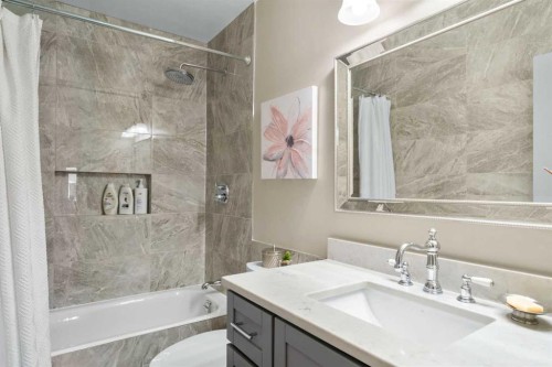 10220 Maple Grove Place Se, Calgary, AB - Indoor Photo Showing Bathroom