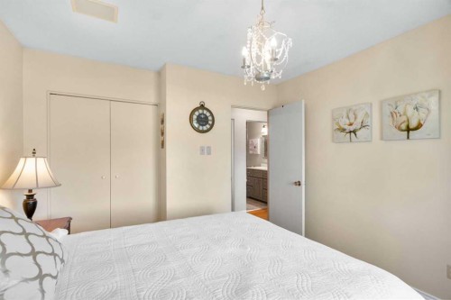 10220 Maple Grove Place Se, Calgary, AB - Indoor Photo Showing Bedroom