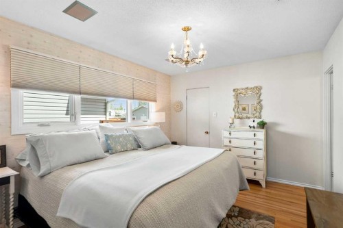 10220 Maple Grove Place Se, Calgary, AB - Indoor Photo Showing Bedroom