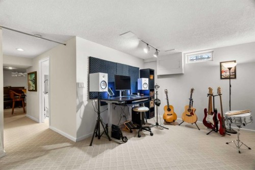 10220 Maple Grove Place Se, Calgary, AB - Indoor