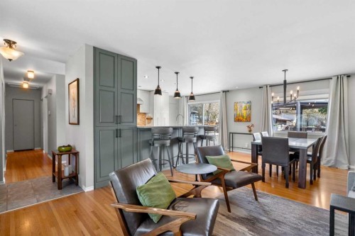 10220 Maple Grove Place Se, Calgary, AB - Indoor Photo Showing Dining Room