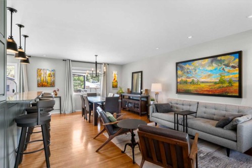 10220 Maple Grove Place Se, Calgary, AB - Indoor Photo Showing Living Room