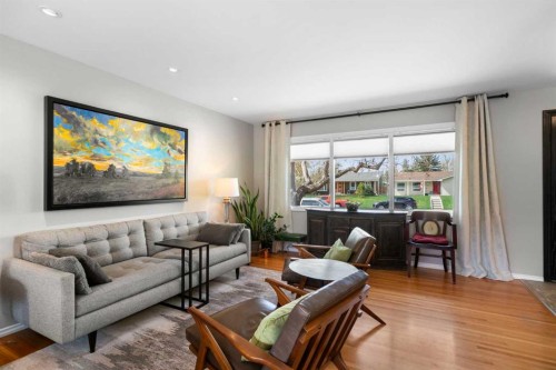 10220 Maple Grove Place Se, Calgary, AB - Indoor Photo Showing Living Room
