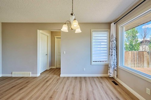 383 Prestwick Close Se, Calgary, AB - Indoor Photo Showing Other Room