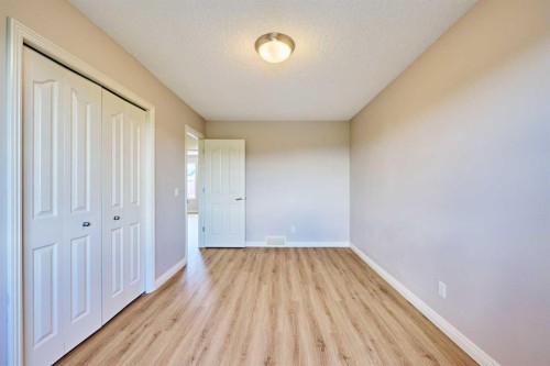 383 Prestwick Close Se, Calgary, AB - Indoor Photo Showing Other Room