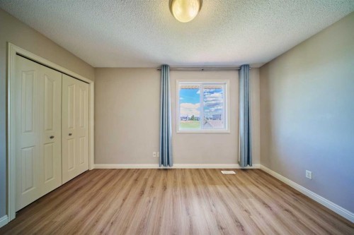 383 Prestwick Close Se, Calgary, AB - Indoor Photo Showing Other Room