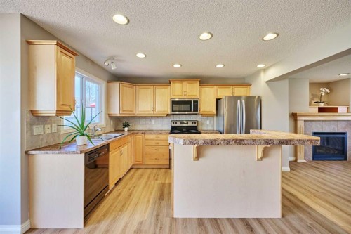 383 Prestwick Close Se, Calgary, AB - Indoor Photo Showing Kitchen
