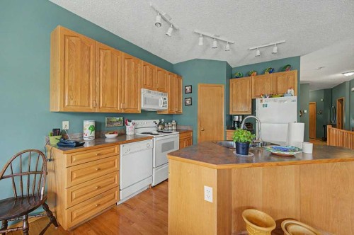 18 Prominence View Sw, Calgary, AB - Indoor Photo Showing Kitchen
