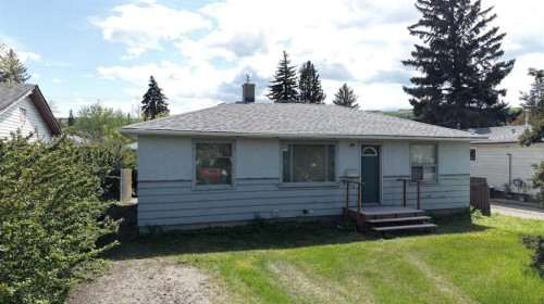 6379 31 Avenue Nw, Calgary, AB - Outdoor