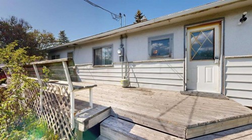 6379 31 Avenue Nw, Calgary, AB - Outdoor