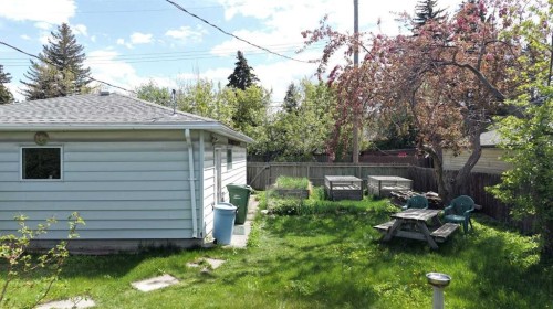 6379 31 Avenue Nw, Calgary, AB - Outdoor
