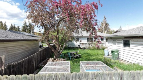 6379 31 Avenue Nw, Calgary, AB - Outdoor