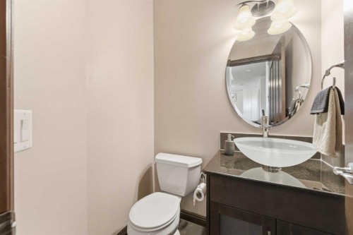 225 Panamount Road, Calgary, AB - Indoor Photo Showing Bathroom