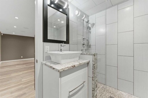 225 Panamount Road, Calgary, AB - Indoor Photo Showing Bathroom