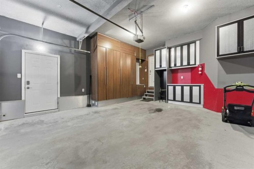 225 Panamount Road, Calgary, AB - Indoor Photo Showing Other Room